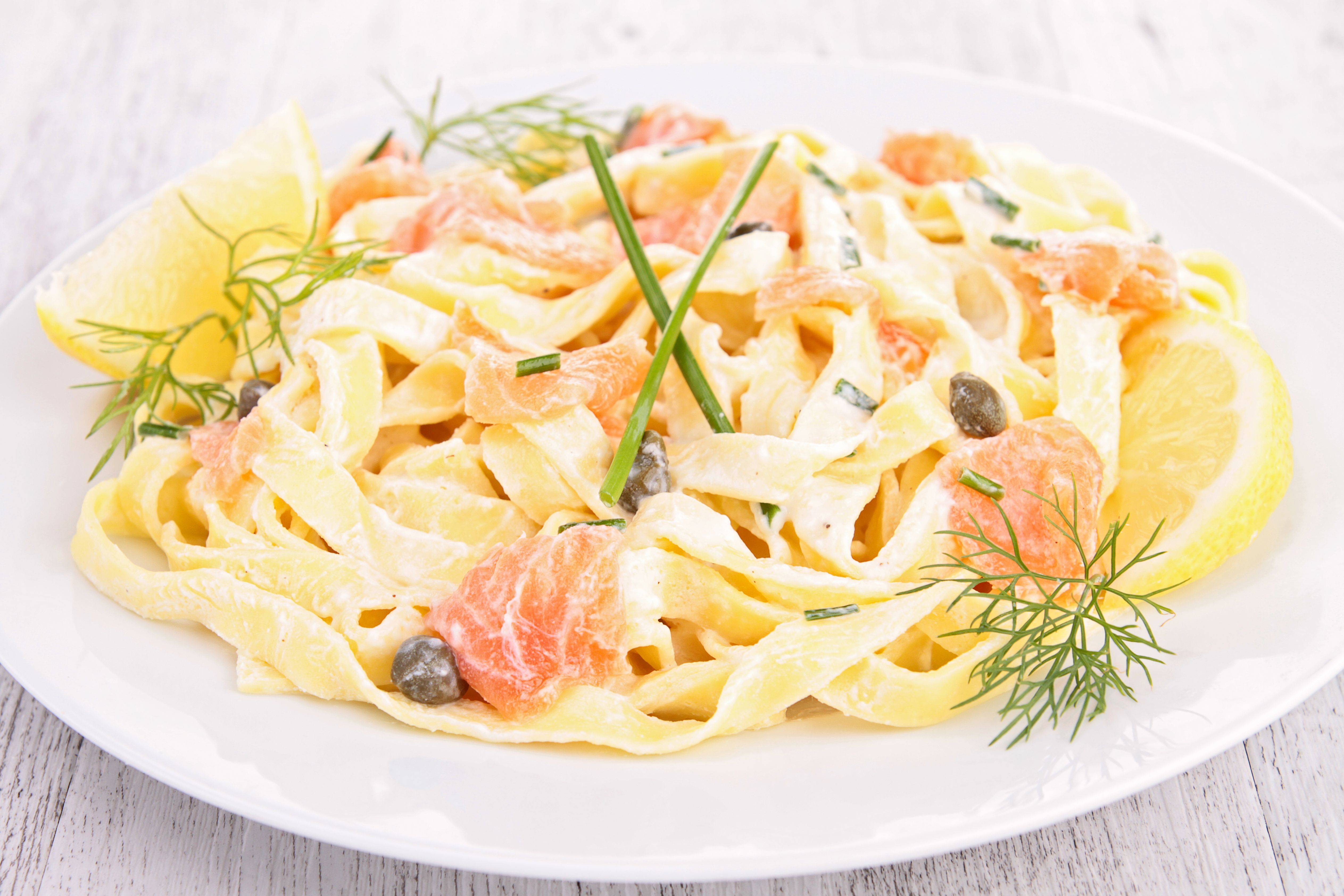 Паста с лососем в сливочном соусе — рецепты, как приготовить спагетти с копченой рыбой