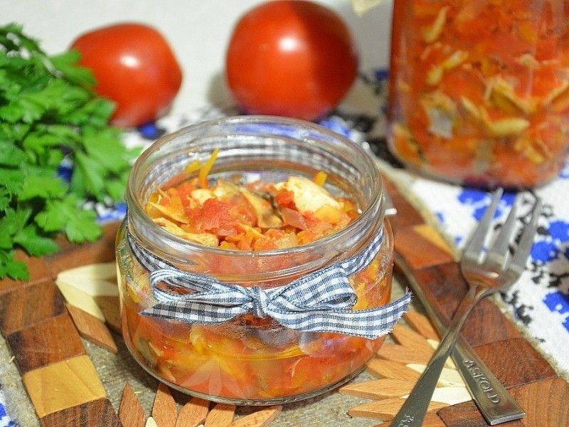 Заготовка овощного салата со скумбрией на зиму - рецепт с фото