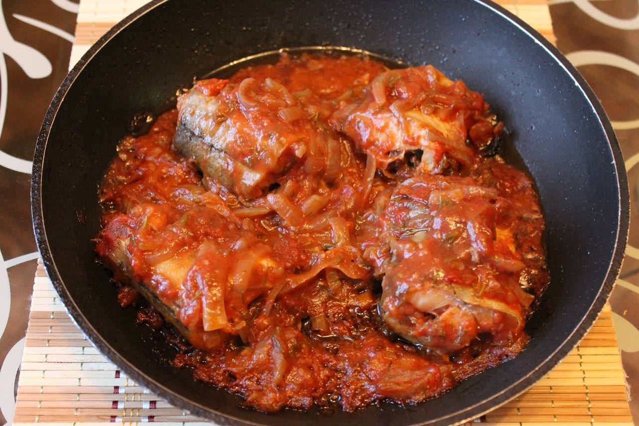 Рыба в томатном соусе: 14 фамильных блюд