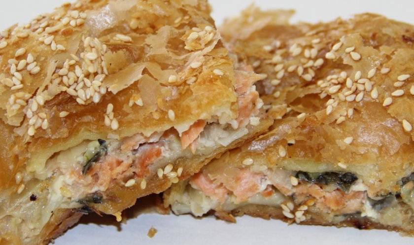 Домашние рецепты вкусных пирогов с рыбой из слоеного теста с фото