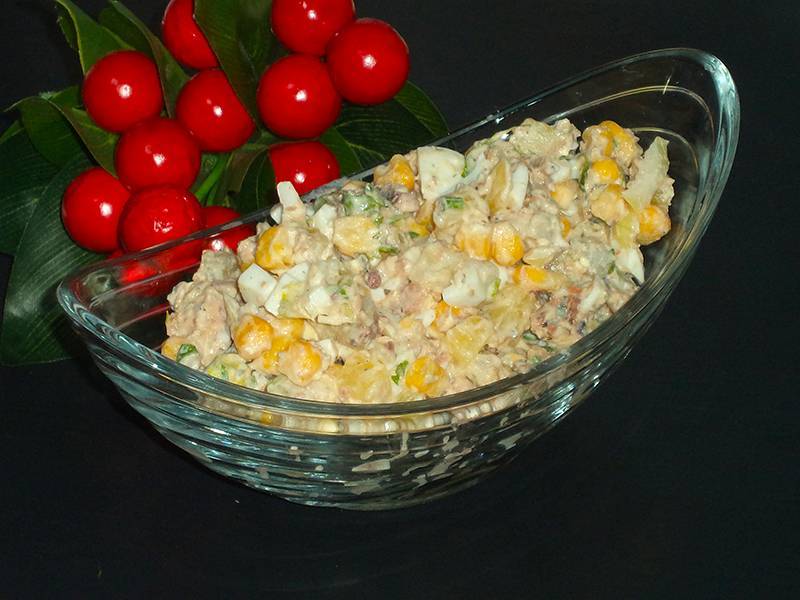 Салат из рыбных консервов – 8 рецептов