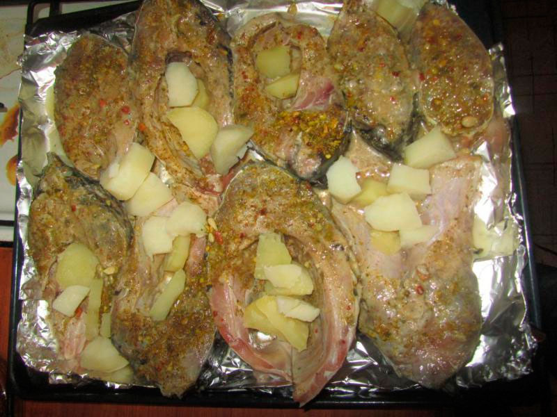 Жареный сазан на сковороде: рецепты, готовим стейки, филе, рыбу целиком