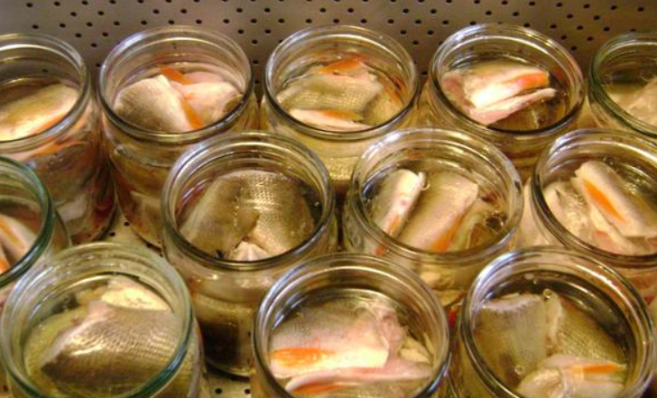 Рыбные консервы в автоклаве в домашних условиях: как делать? домашние рыбные консервы: рыба в томатном соусе, масле, с овощами
