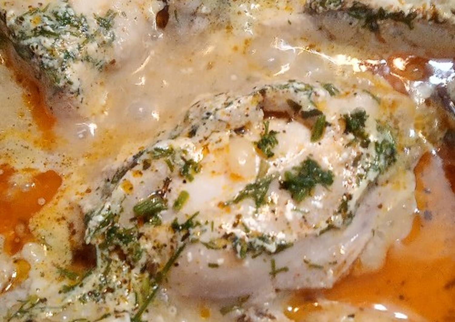 Рыба в духовке со сметаной: 8 вкусных блюд