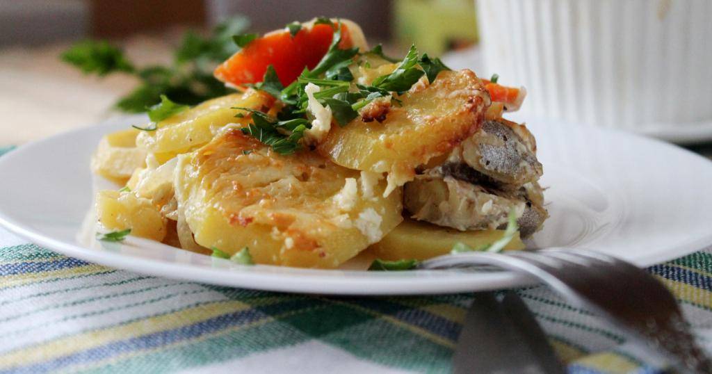 Приготовление рыбы с картофелем: лучшие рецепты на скорую руку