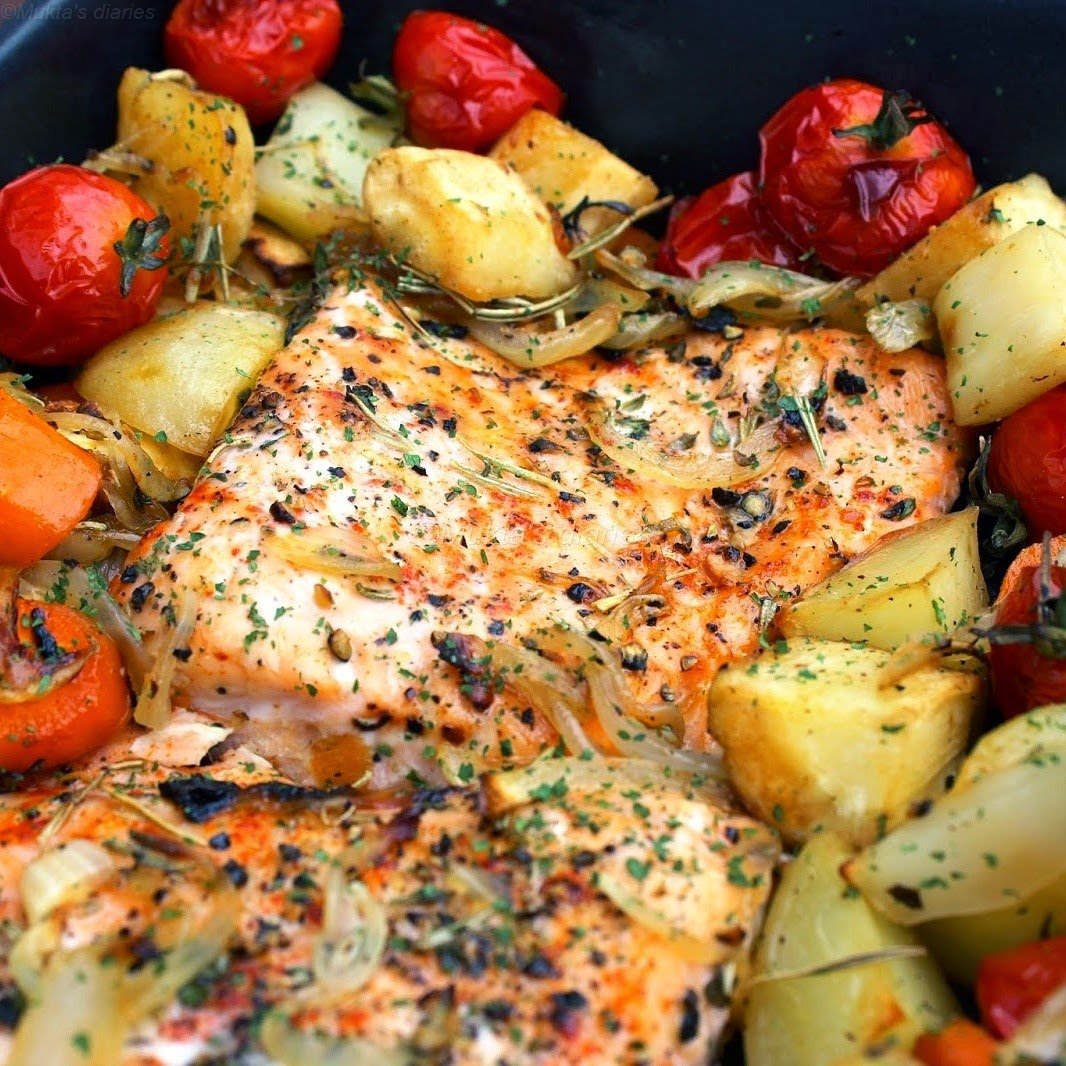 Овощи на ужин можно. Сёмга с овощами в духовке. Рыба с овощами в духовке. Красная рыба с овощами в духовке. Лосось с овощами в духовке.