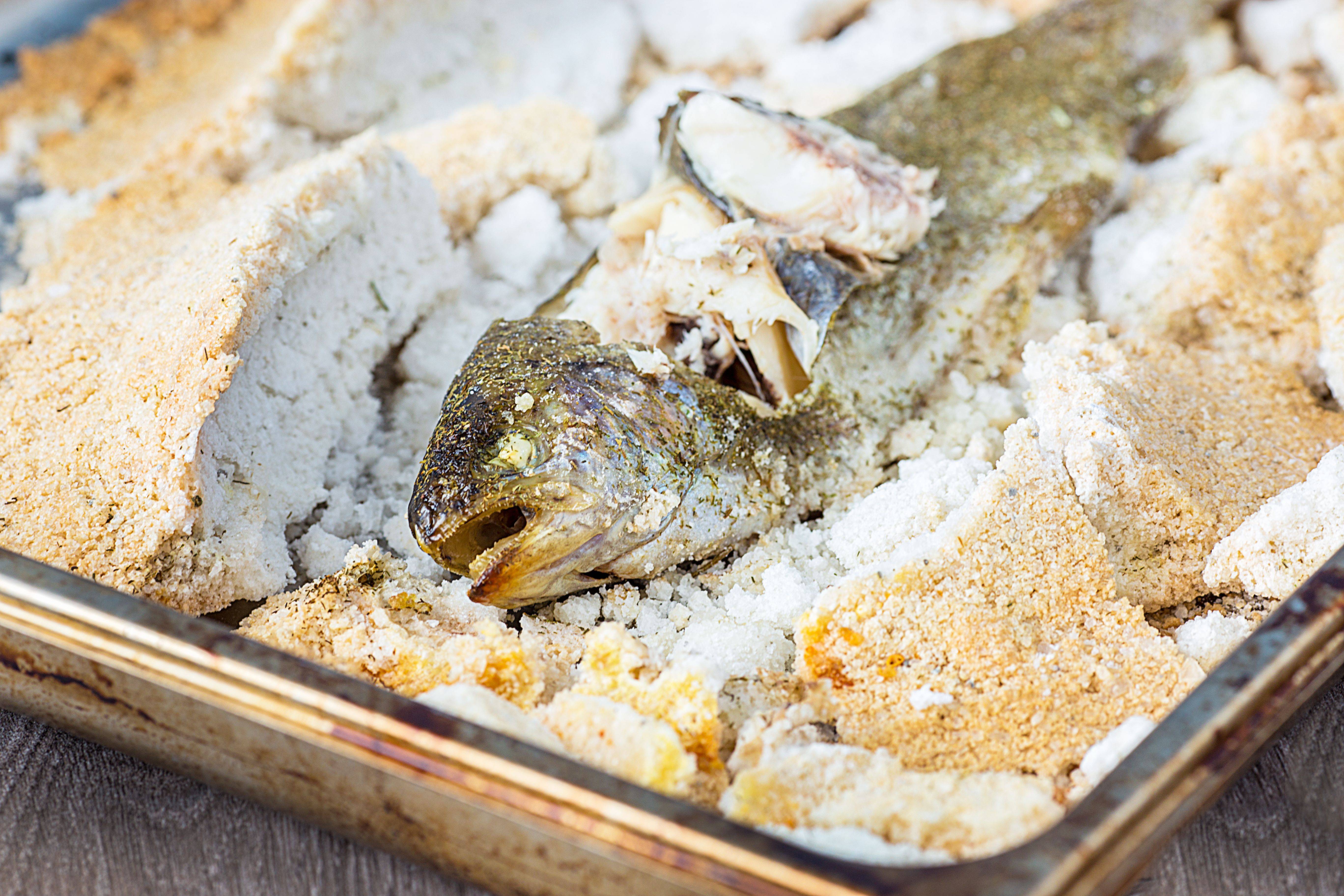 Рыба в соли в духовке: рецепт | волшебная eда.ру
