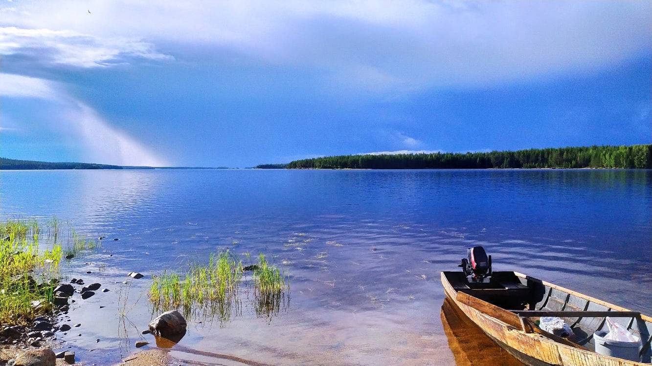 Озеро среднее озерное. Озеро Куйто Карелия. Жемчужина Северной Карелии: хрустальное озеро Куйто. Озеро среднее Куйто. Среднее и нижнее озеро Куйто в Карелии.