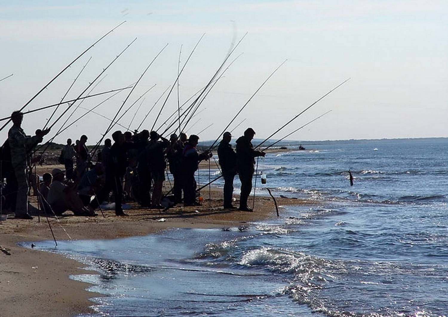 Морская рыбалка с берега
