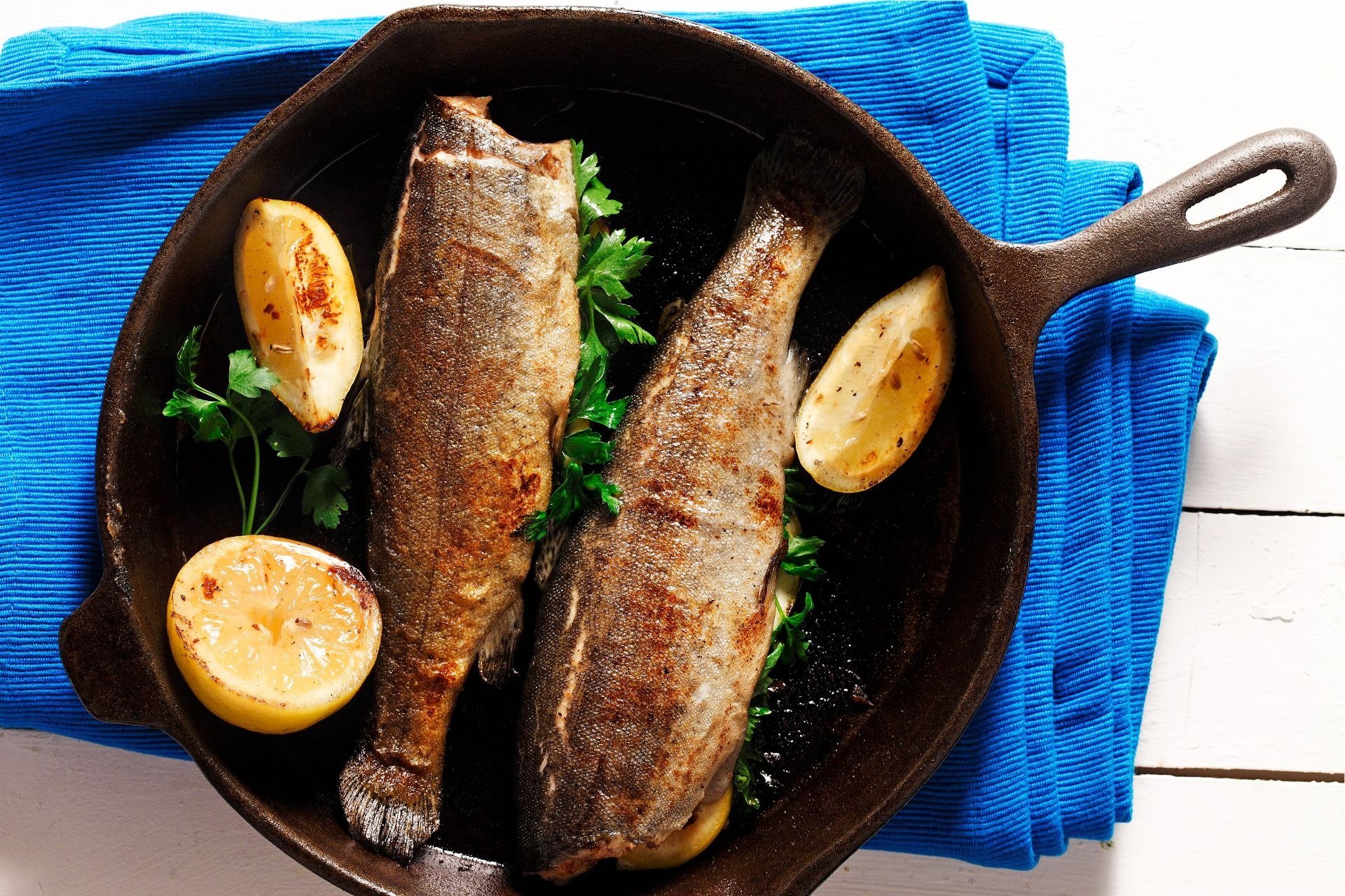 Как пожарить рыбу на сковороде с мукой: вкусные рецепты