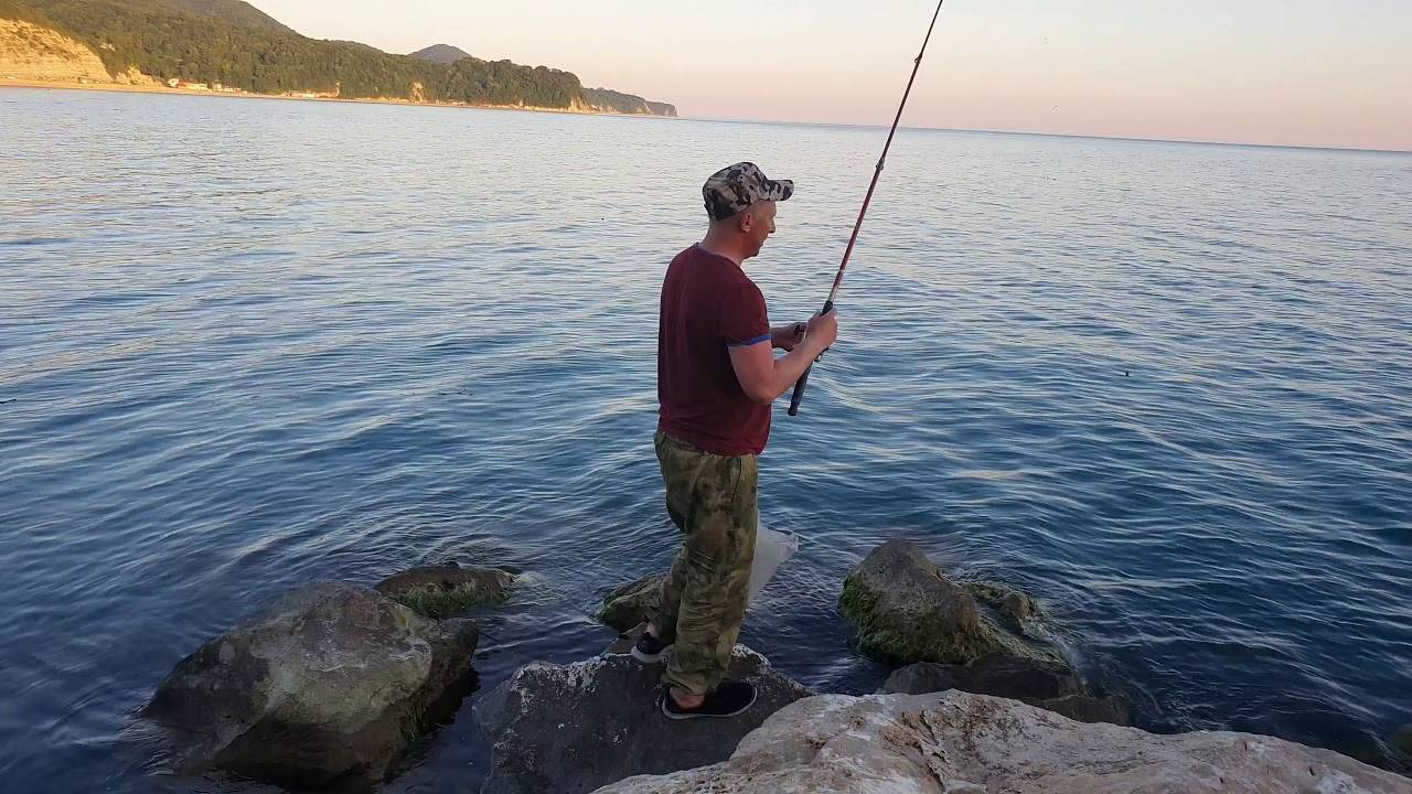 Морская рыбалка с берега